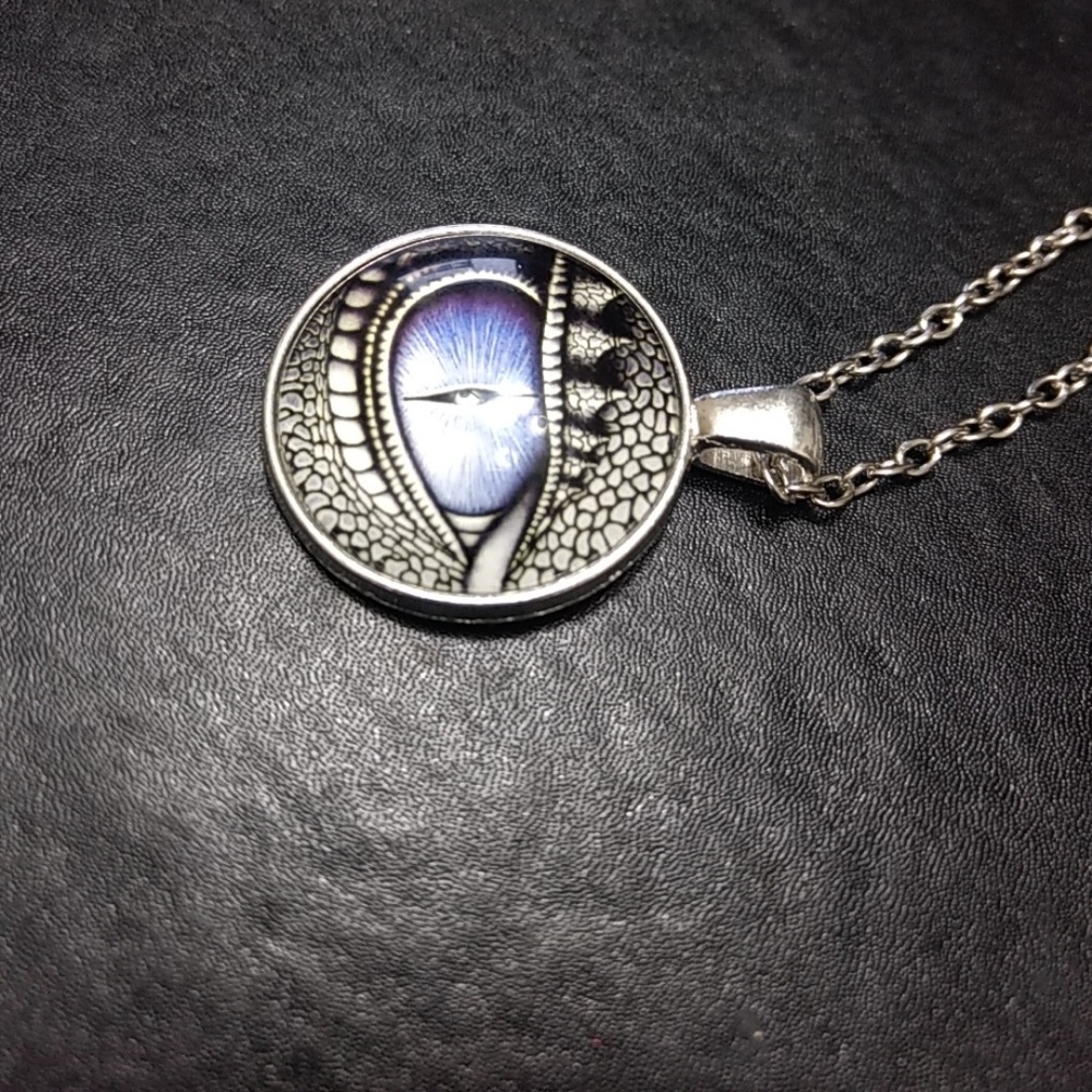 Silver tone & glass dragon's eye necklace - Picture 2 of 7
